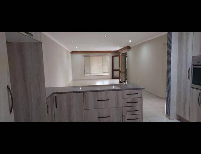 3 BEDROOM TOWNHOUSE FOR SALE IN GLENVISTA